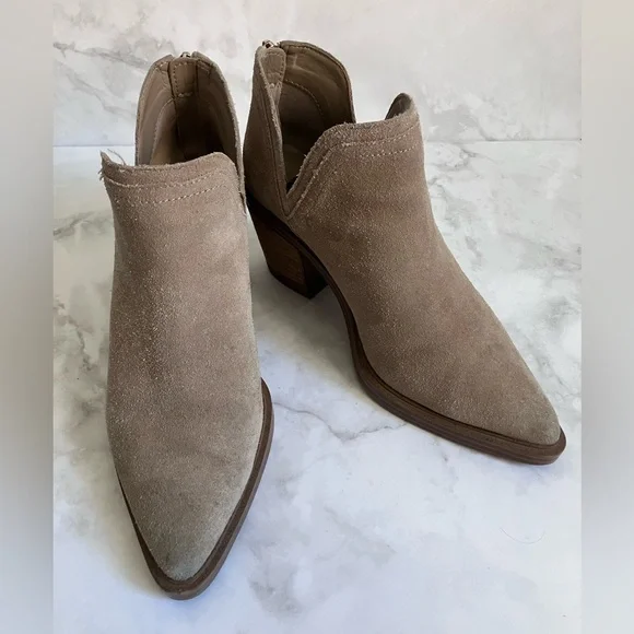VINCE CAMUTO Reggie Tan Suede Pointed Toe Heeled Ankle Booties Size 6 - Picture 6 of 10